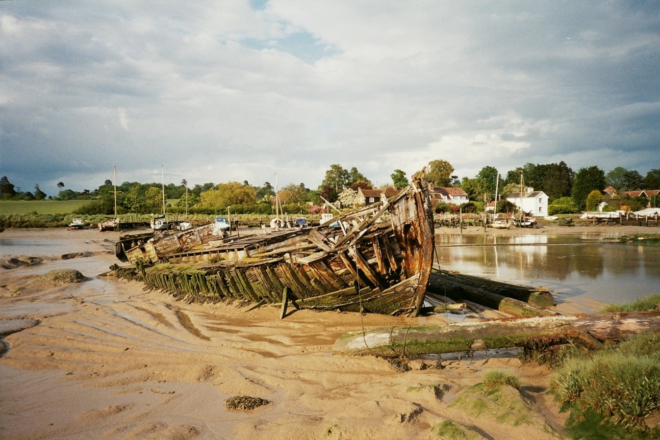 Restauratieobject bij St Osyth (Woest maar Kalm rechts aan overkant)