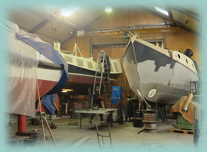 Restauration Alcyone I Caecilia, left Alcyone II Harmonie, Shipwarf O.H. van der Werff at Buitenstvallaat, October 2014